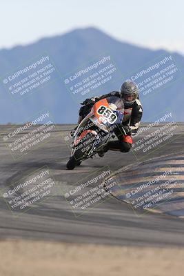 media/Nov-16-2025-Race Pace (Sun) [[8c5fa54630]]/Verified Riders/8-Turn 12 (120pm)/